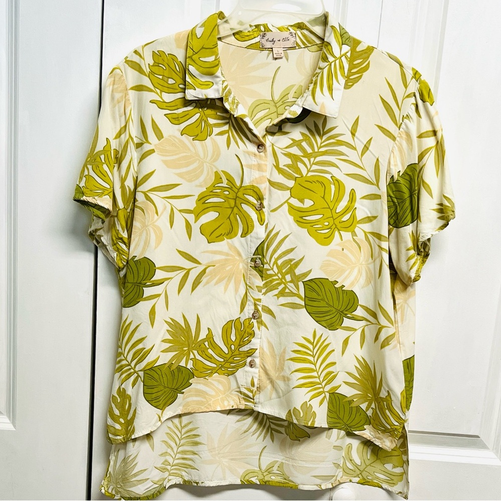 Bailey & Chloe Cream Button-Down Shirt with Olive Leaf Print Size L